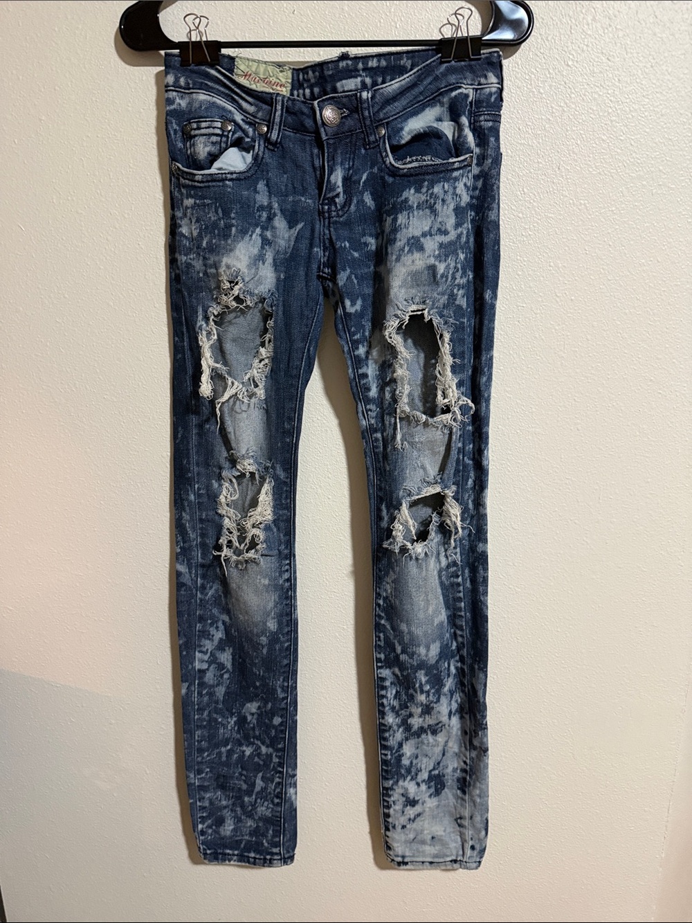 Machine Women's Acid-Wash Distressed Skinny Jeans - Blue